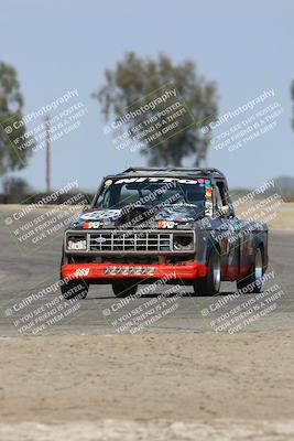 media/Sep-28-2025-24 Hours of Lemons (Sun) [[5dfe0e5f6e]]/10am (Off Ramp Exit)/